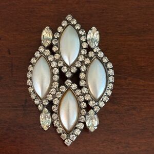 Vintage Costume Jewelry Silver Tone White Iridescent Rhinestone Brooch Pin